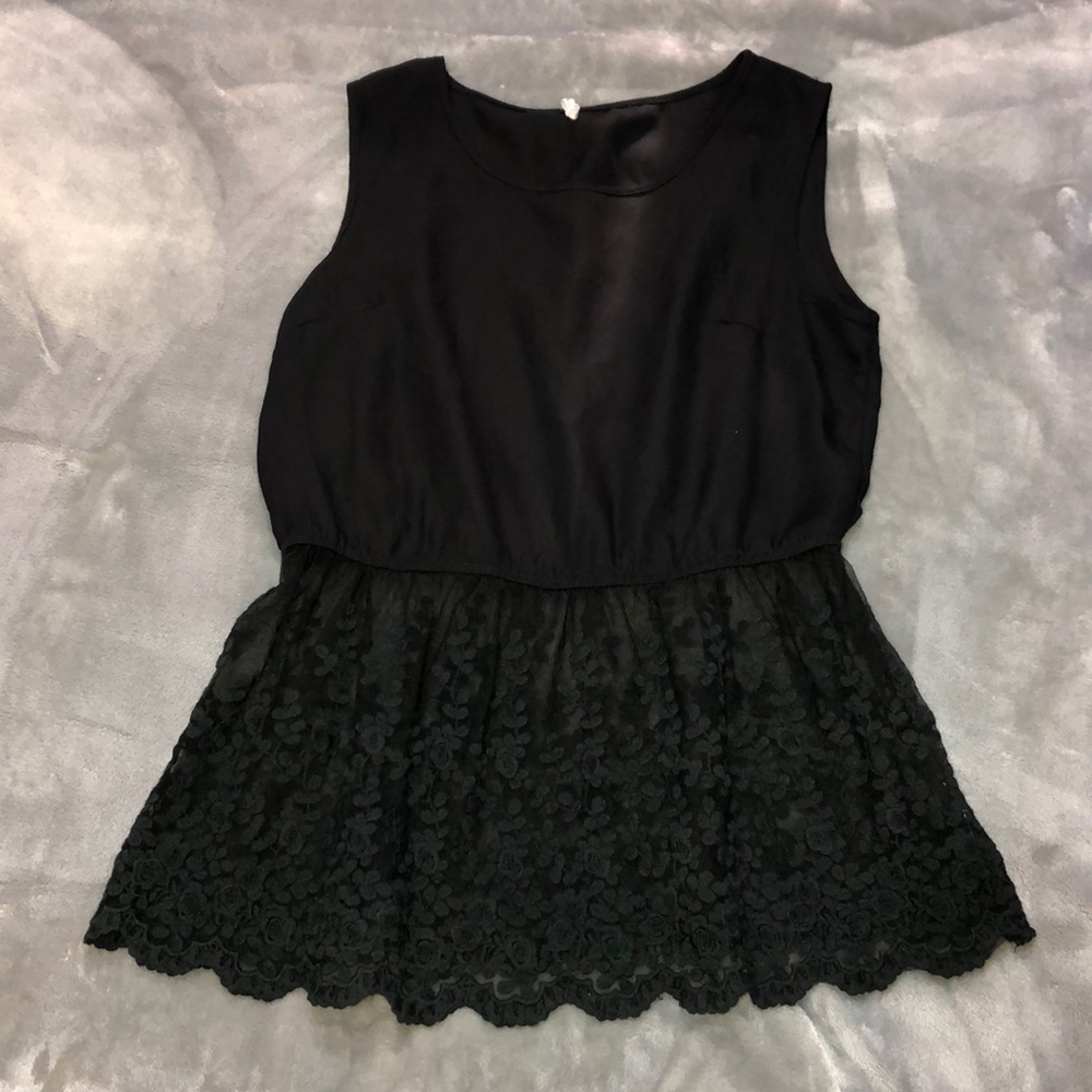 BreezeEver blk top bottom half is sheer/flowers